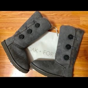 UGG Button Triplet II Boot